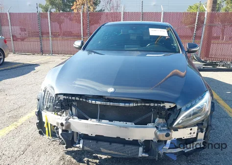 2015 Mercedes-Benz C 300 Sport z USA, uszkodzony, nr VIN 55SWF4JB5FU043788